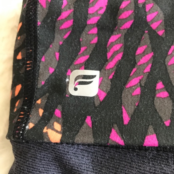 Fabletics Salar Printed Powerhold Capri Leggings - Picture 10 of 14